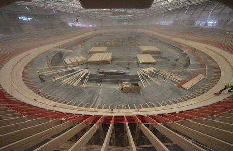 Timber humidification for velodrome track installation