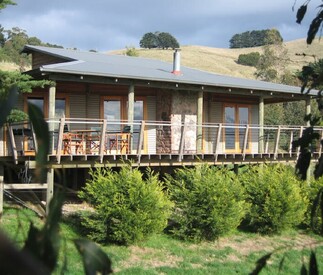taronga cottage from the paddock below