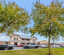 Yarragon Hotel across from the park