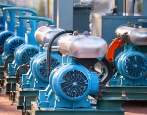 When should separate products vs variants on a product be used?