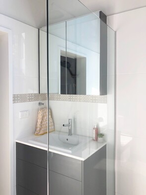 Ensuite renovation, Wollongbar