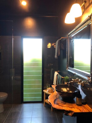 Bathroom renovation, Goonellabah