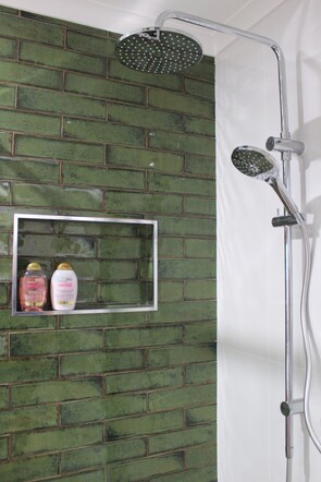 Bathroom renovation, Goonellabah