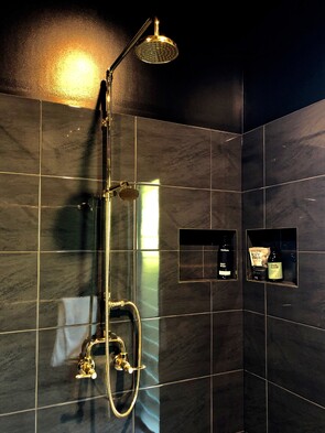 Bathroom renovation, Goonellabah