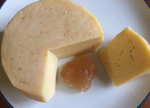Pink Murray River Salt Gouda with Pear & Ginger Paste