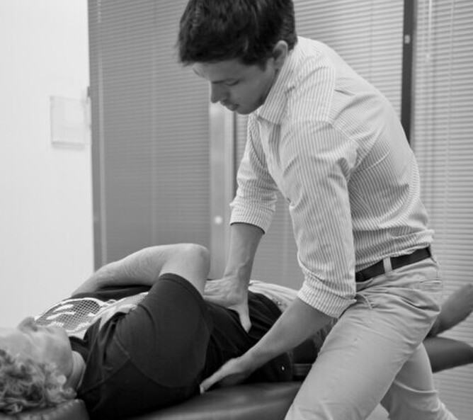 Little Mountain Chiropractor Dr Mark Townsend  providing treatment for back pain