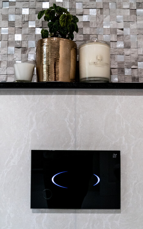 ET4-40 LED Faceplate with in-wall cistern