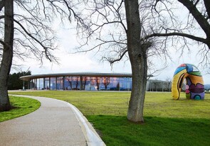 Point Leo Estate, Melbourne hospitality