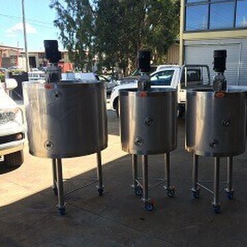 Mixing Tanks for a Pilot Plant